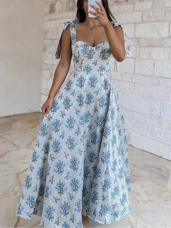 Mable Dresses & Skirts - Jackie Jacquard Floral Sweetheart Midi Dress